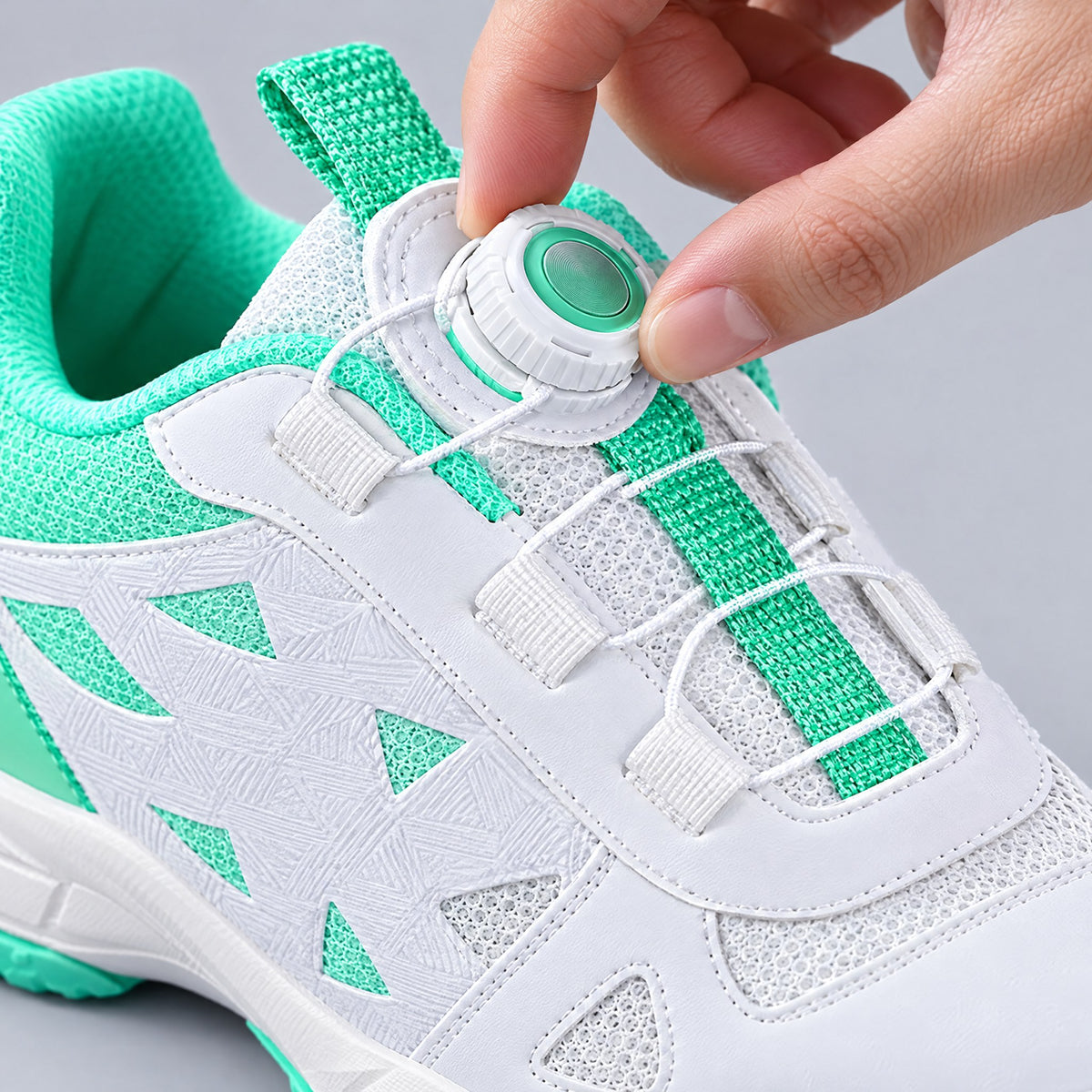 Laced up in one turn of the dial